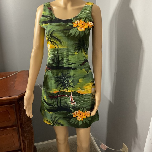 Dresses & Skirts - Tropical Green Sleeveless Dress with Floral Print
